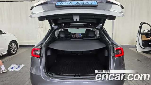 Tesla Model Y — Фото автомобиля 20