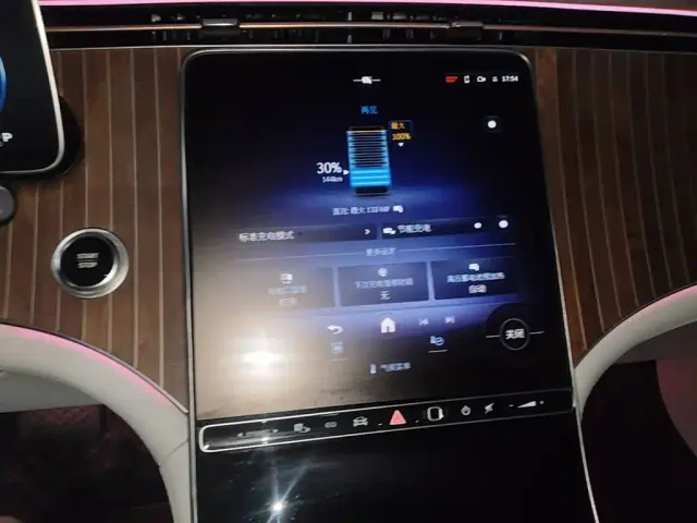 Mercedes-Benz EQE SUV — Фото автомобиля 17