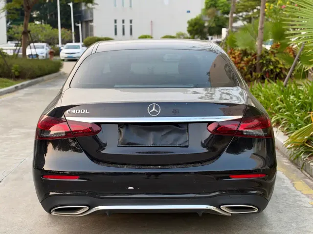 Mercedes-Benz E-Class — Фото автомобиля 4