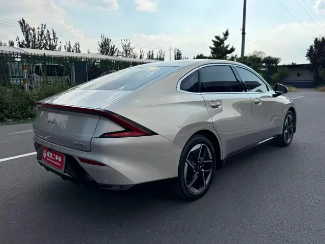 Wuling Starlight — Фото автомобиля 6
