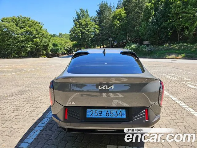 Kia EV4 — Фото автомобиля 4