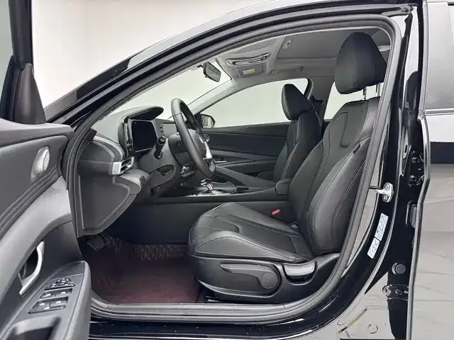Hyundai Elantra — Фото автомобиля 12