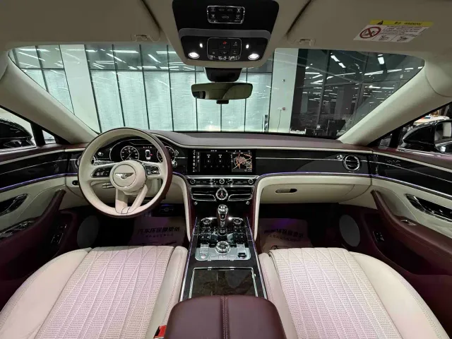 Bentley Flying Spur — Фото автомобиля 21
