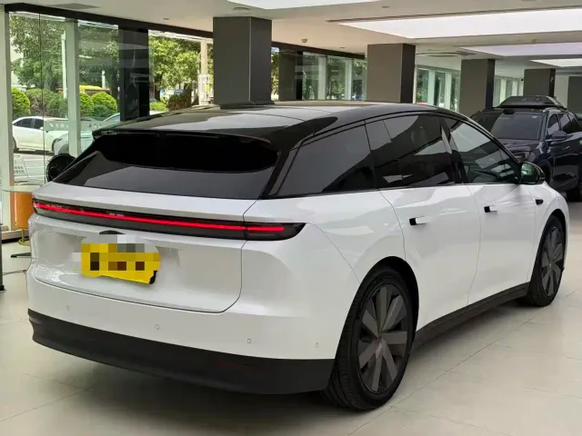 Li Auto i6 — Фото автомобиля 3