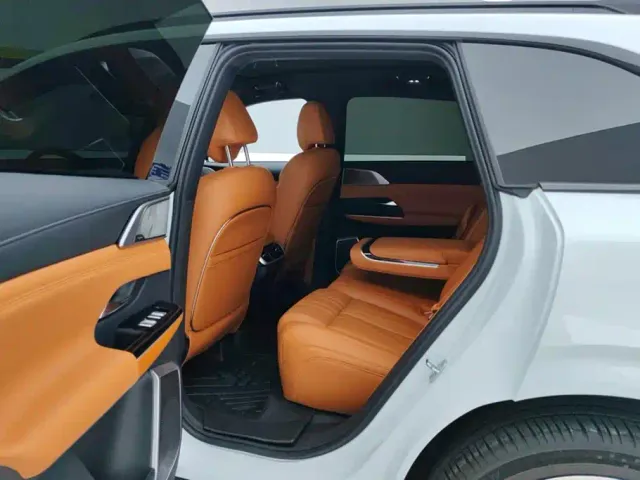 Xpeng G9 — Фото автомобиля 11