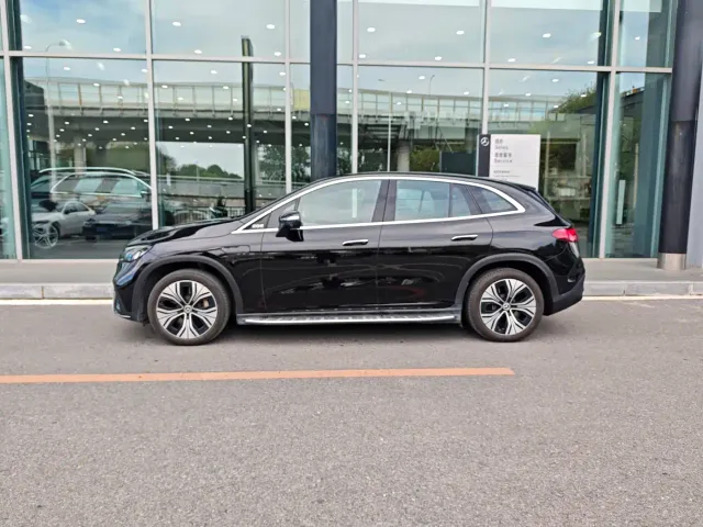 Mercedes-Benz EQE SUV — Фото автомобиля 2