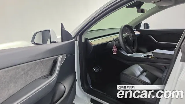 Tesla Model Y — Фото автомобиля 10