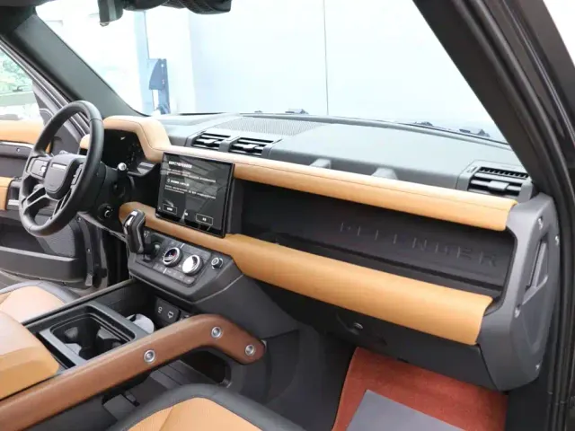 Land Rover Defender — Фото автомобиля 20