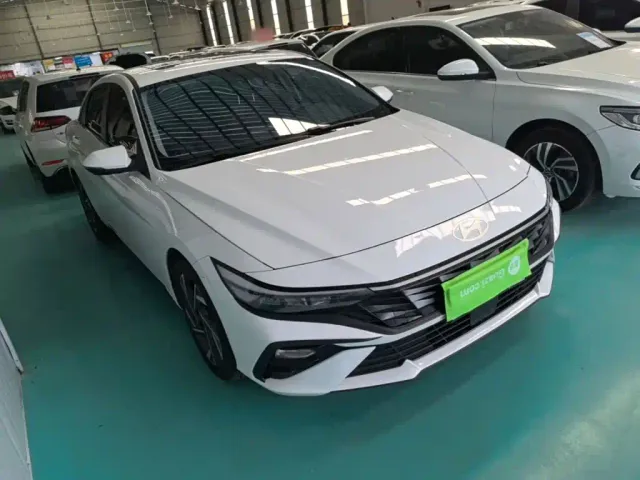 Hyundai Elantra — Фото автомобиля 3