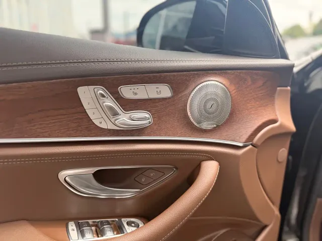 Mercedes-Benz E-Class — Фото автомобиля 15