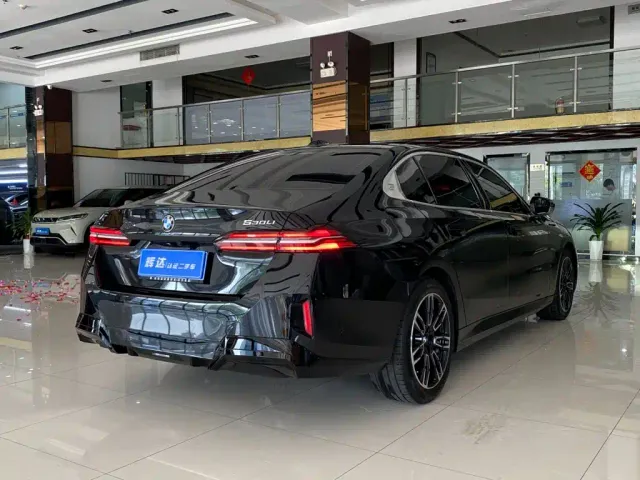 BMW 5 Series — Фото автомобиля 7