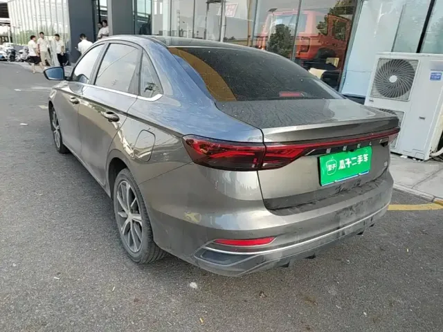 Geely Emgrand — Фото автомобиля 4