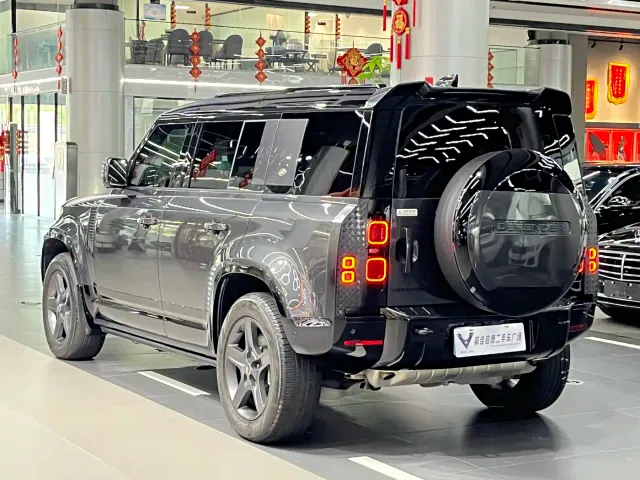 Land Rover Defender — Фото автомобиля 9