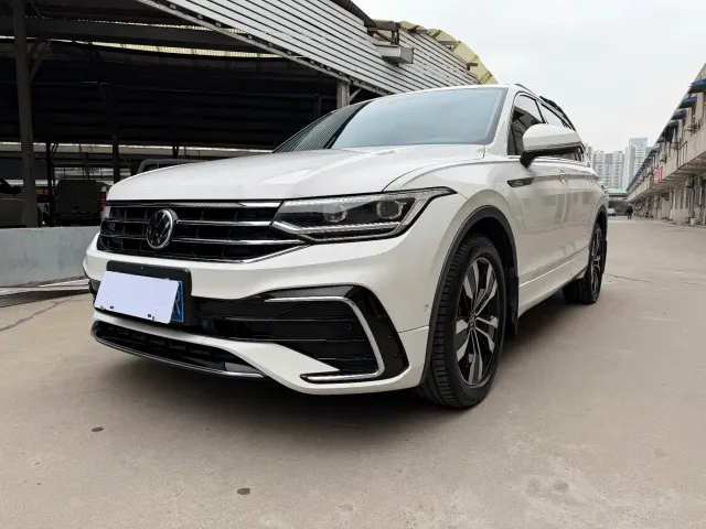 Фотография автомобиля — Volkswagen Tiguan L