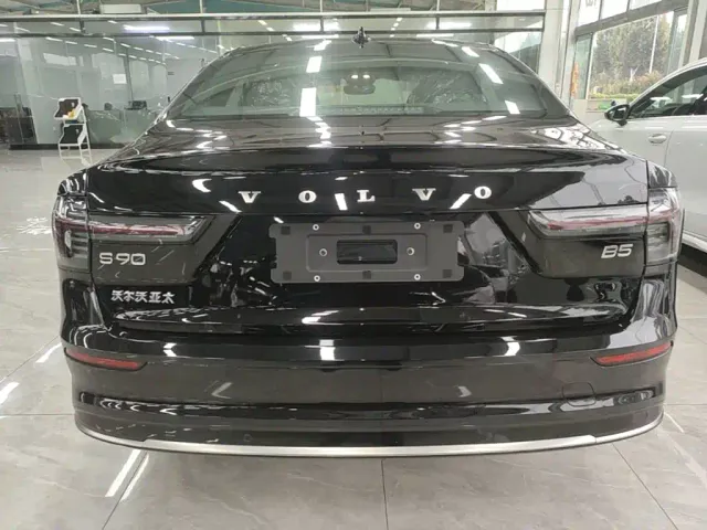 Volvo S90 — Фото автомобиля 5