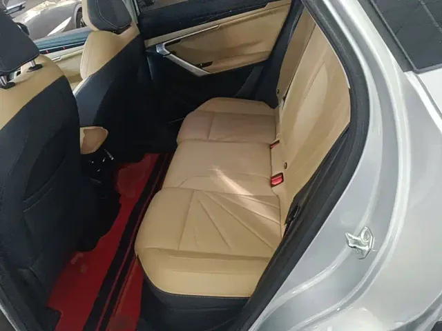 Geely Boyue L — Фото автомобиля 15