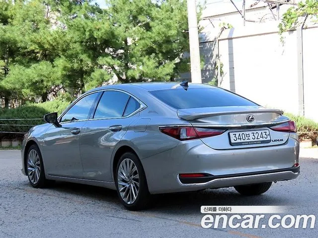 Lexus ES 7th Gen — Фото автомобиля 3