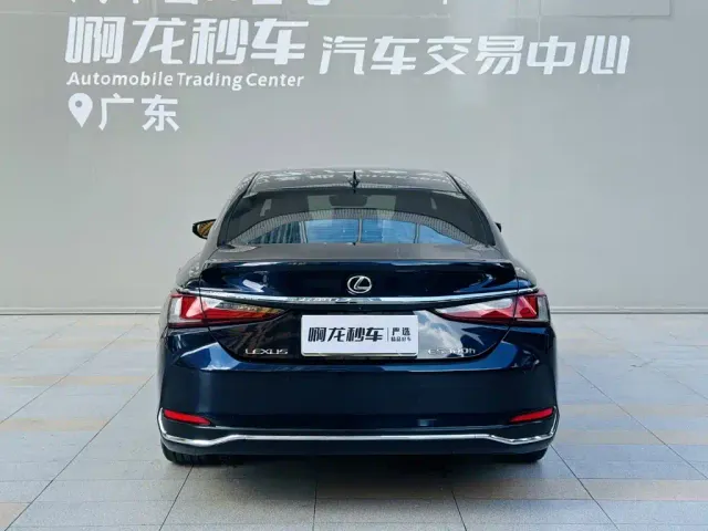 Lexus ES — Фото автомобиля 5