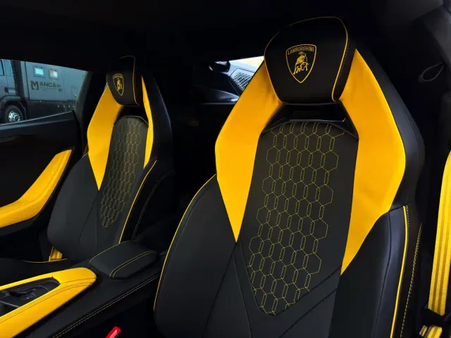 Lamborghini Revuelto — Фото автомобиля 10