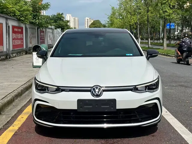 Фотография автомобиля — Volkswagen Golf
