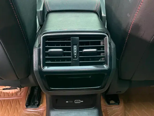 Skoda Karoq — Фото автомобиля 12