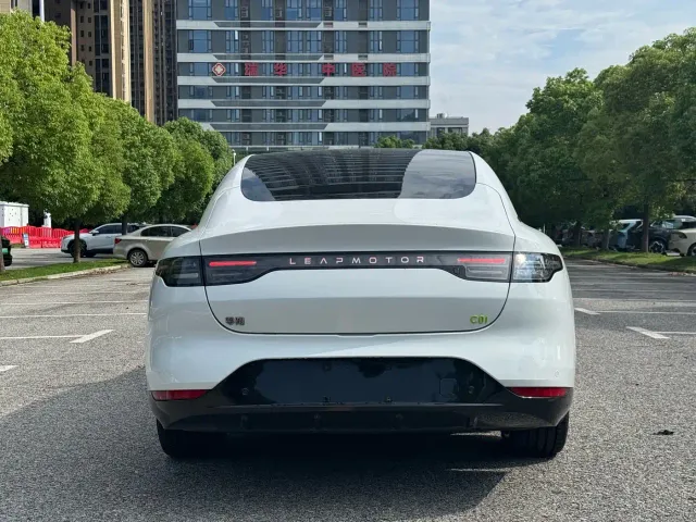 Leapmotor C01 — Фото автомобиля 6