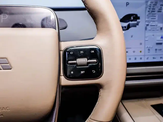 Li Auto i8 — Фото автомобиля 15