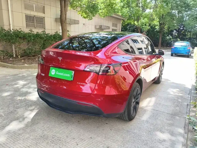 Tesla Model Y — Фото автомобиля 6