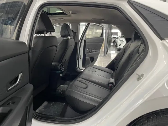 Hyundai Elantra — Фото автомобиля 6