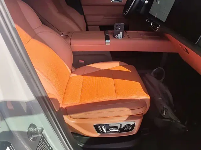 Li Auto L9 — Фото автомобиля 24