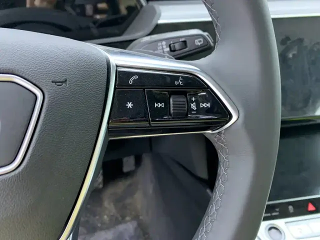 Audi e-tron — Фото автомобиля 21