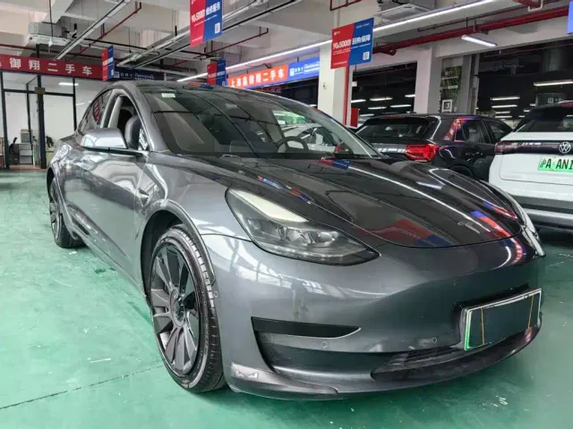 Tesla Model 3 — Фото автомобиля 11