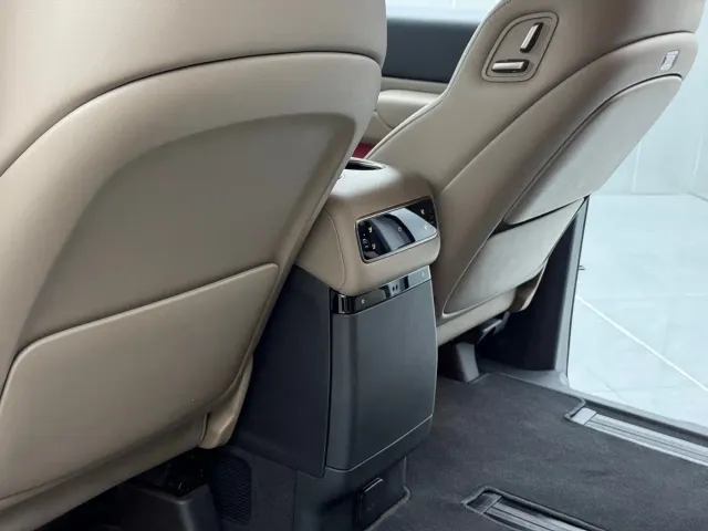 Li Auto MEGA — Фото автомобиля 13