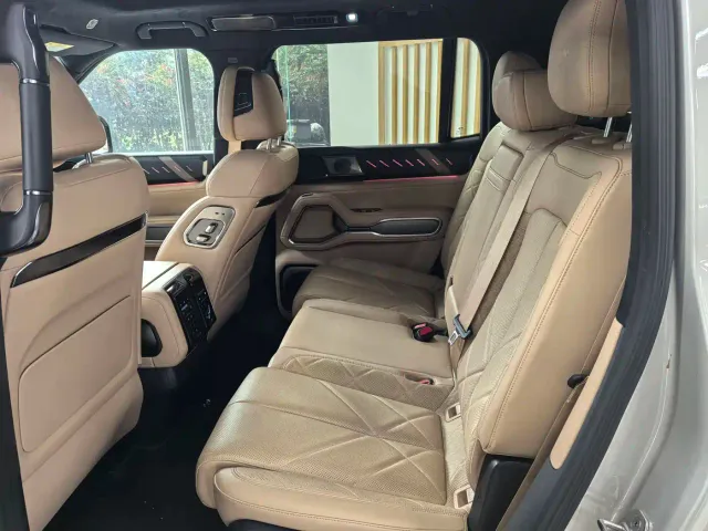 BYD FangChengBao Leopard 8 — Фото автомобиля 10