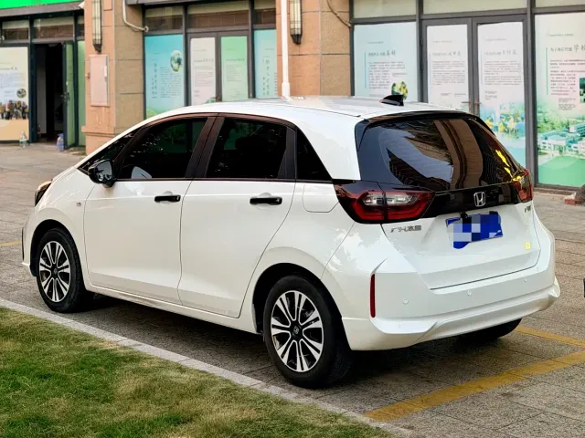 Honda Fit — Фото автомобиля 10