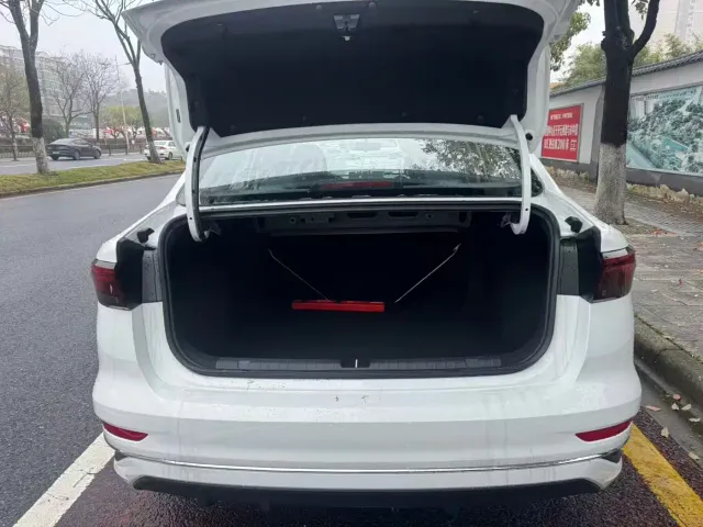 Geely Emgrand — Фото автомобиля 15