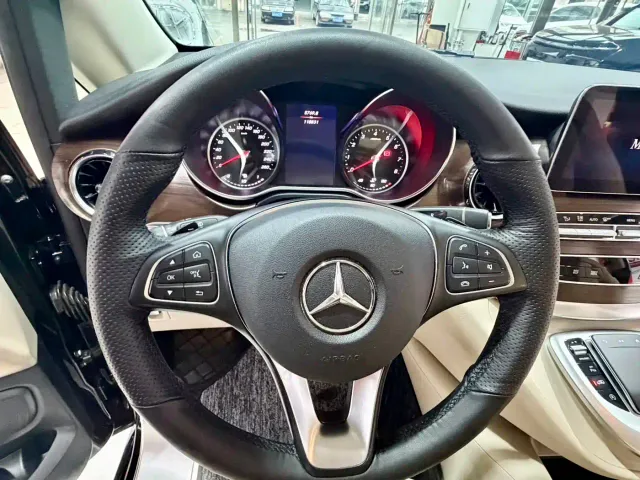 Mercedes-Benz V-Class — Фото автомобиля 20