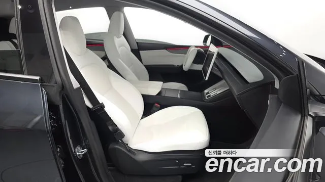 Tesla Model Y — Фото автомобиля 16