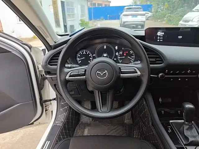 Mazda Axela — Фото автомобиля 10