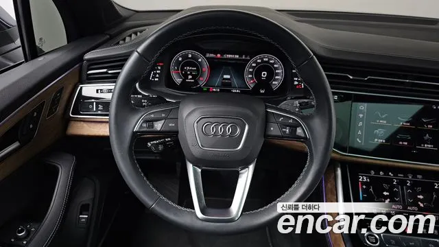 Audi Q7 — Фото автомобиля 10