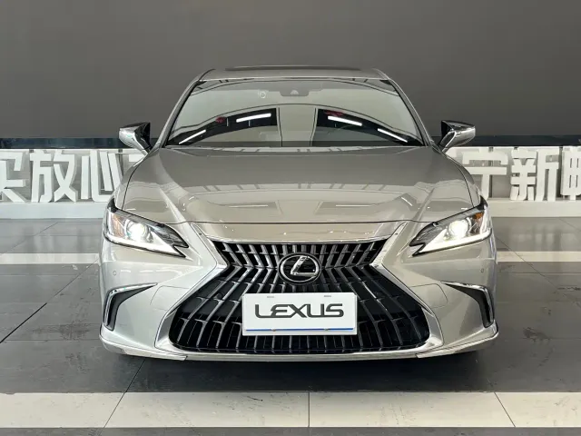 Lexus ES — Фото автомобиля 2