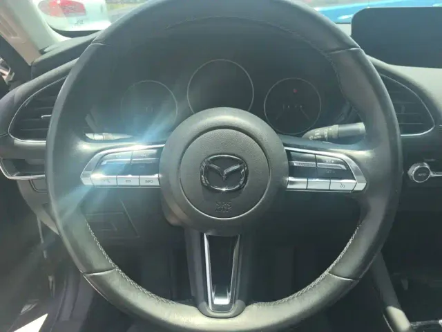 Mazda Axela — Фото автомобиля 3