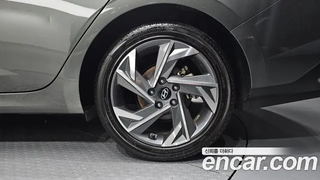 Hyundai AVANTE Новый Avante (CN7) — Фото автомобиля 21