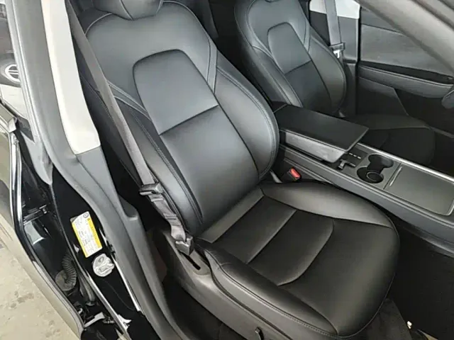 Tesla Model Y — Фото автомобиля 24