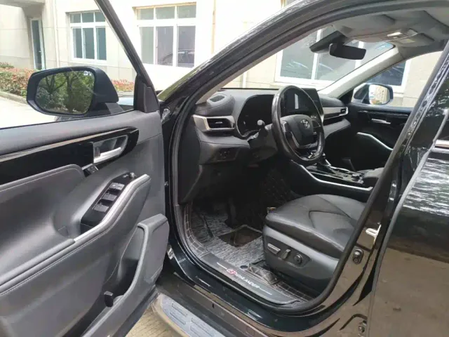 Toyota Highlander — Фото автомобиля 15