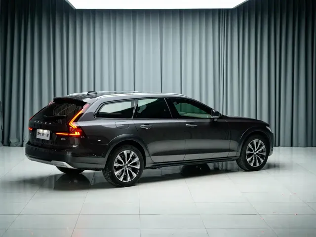 Volvo V90 — Фото автомобиля 5