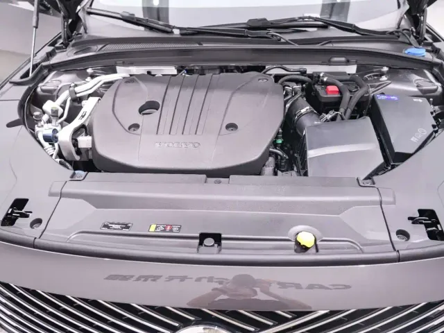 Volvo S90 — Фото автомобиля 24