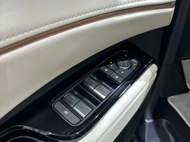 Lexus LM — Фото автомобиля 10