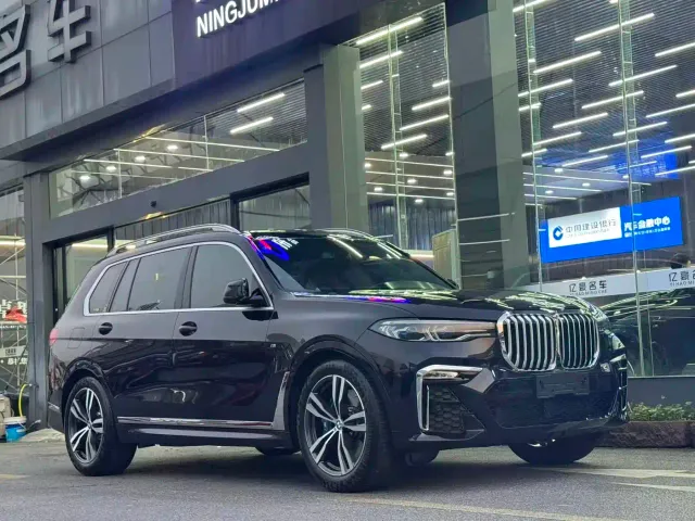 BMW X7 — Фото автомобиля 2