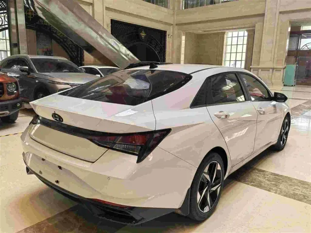 Hyundai Elantra — Фото автомобиля 13